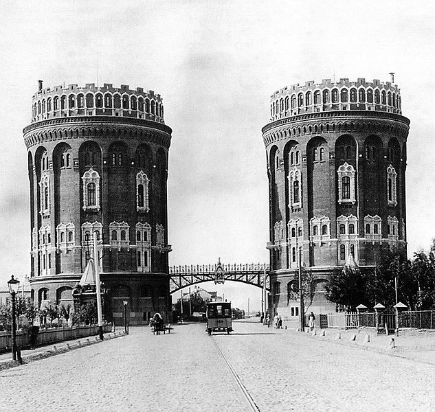 Водонапорные башни у Крестовской заставы, 1890-1893 годы (уничтожены в 1940 году) (архитектор - М.К. Геппенер)
